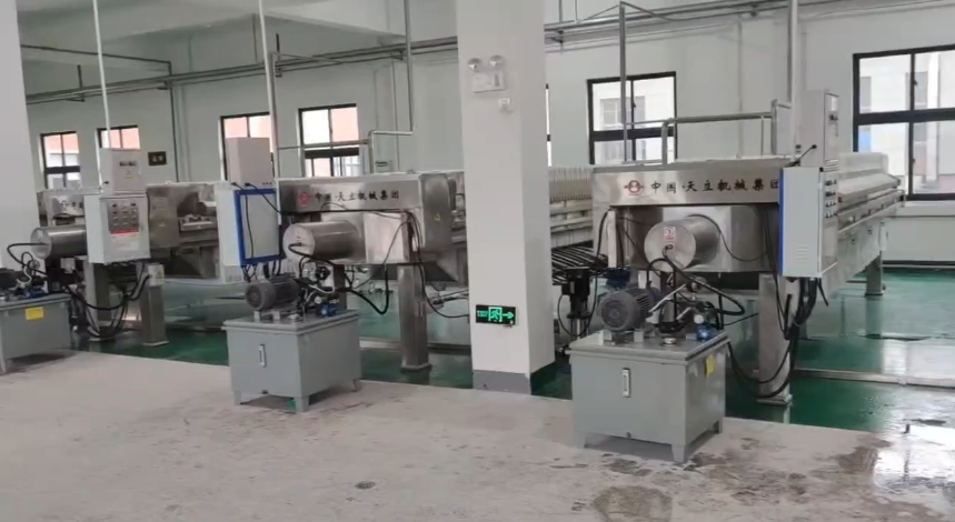 天立壓濾機醬油、醋壓榨現(xiàn)場